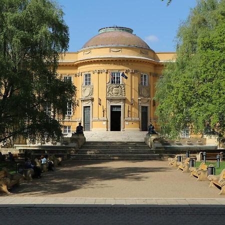 Belvarosi Lakas, Ingyenes Parkolassal Debrecen Buitenkant foto