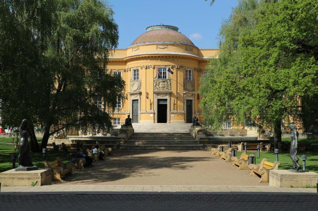 Belvarosi Lakas, Ingyenes Parkolassal Debrecen Buitenkant foto